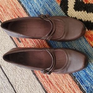 CLARKS Everyday Brown Leather Mary Jane Size 8M